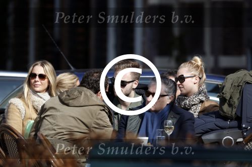 Amsterdam 7 april 2013
Jim Bakkum en Bettina Holwerda en Chantal janzen met Marco samen op terras.
Peter Smulders bv
