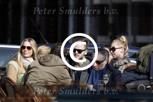 Amsterdam 7 april 2013
Jim Bakkum en Bettina Holwerda en Chantal janzen met Marco samen op terras.
Peter Smulders bv