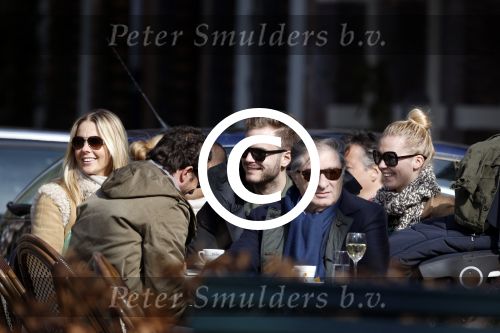 Amsterdam 7 april 2013
Jim Bakkum en Bettina Holwerda en Chantal janzen met Marco samen op terras.
Peter Smulders bv
