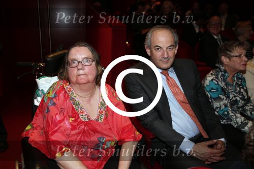 Amsterdam 2 april 2013
Liesbeth List krijgt uit handen van Mies Bouwman de radio Nostalgia ouvre award in het nieuwe de la mar theater. Job Cohen met vrouw
Peter Smulders bv