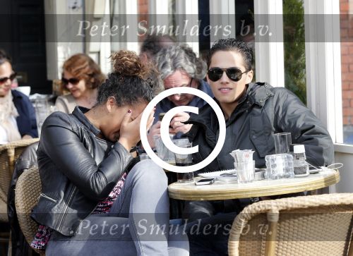 Amsterdam 15 april 2013
Joelle Gullit met vriendje op terras bij joffers en op vespa scooter.
Peter Smulders bv