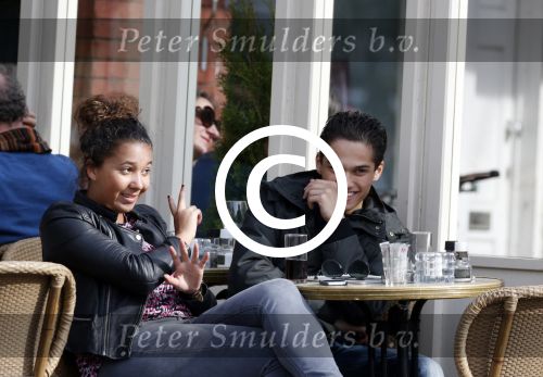 Amsterdam 15 april 2013
Joelle Gullit met vriendje op terras bij joffers en op vespa scooter.
Peter Smulders bv
