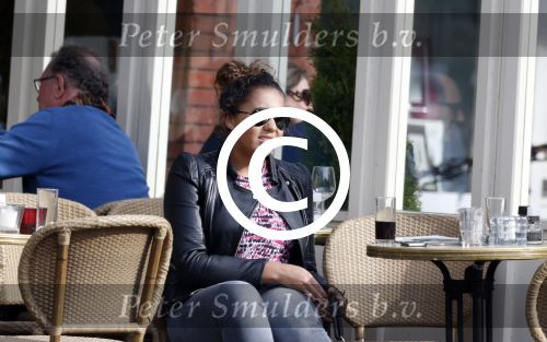 Amsterdam 15 april 2013
Joelle Gullit met vriendje op terras bij joffers en op vespa scooter.
Peter Smulders bv