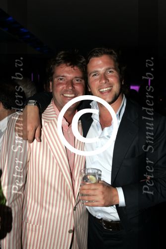 Cannes 18 juli 2004
Johan Westermeijer en Edwin Smulders bij Baioli.
Peter Smulders bv