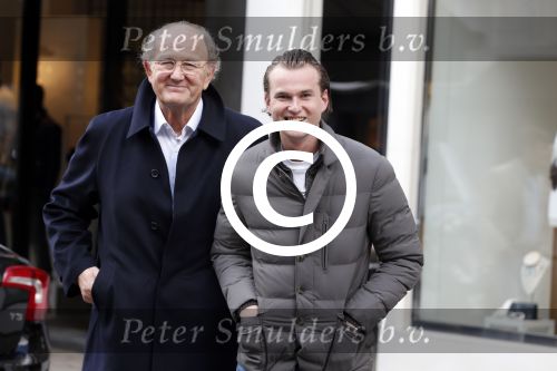 Amsterdam 13 april 2013
Joop van de Ende aan het winkelen op de pc hooftstraat met zijn zoon Vincent.
Peter Smulders bv