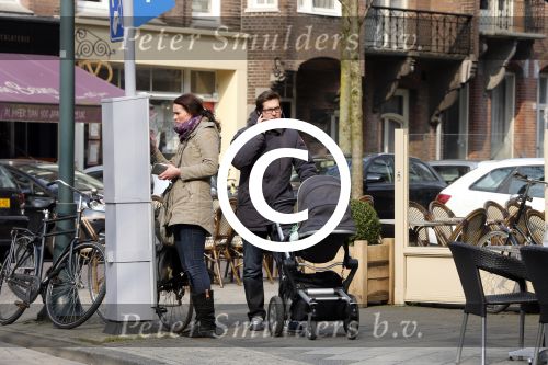 Amsterdam 28 maart 2013
Kai lerby en Jacob Krabbe op terras met hun kinderwagens.
Peter Smulders bv