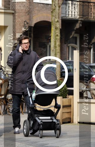Amsterdam 28 maart 2013
Kai lerby en Jacob Krabbe op terras met hun kinderwagens.
Peter Smulders bv