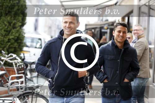 Amsterdam 13 april 2013
Khalid Boulahrouz met zijn beste vriend op de pc hooftstraat.
Peter Smulders bv