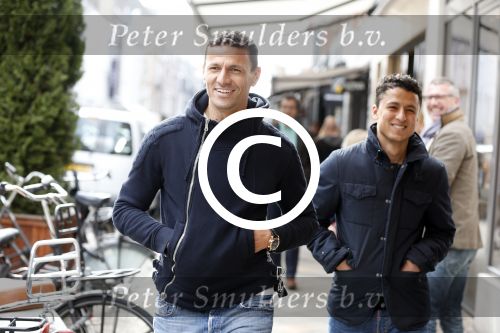 Amsterdam 13 april 2013
Khalid Boulahrouz met zijn beste vriend op de pc hooftstraat.
Peter Smulders bv