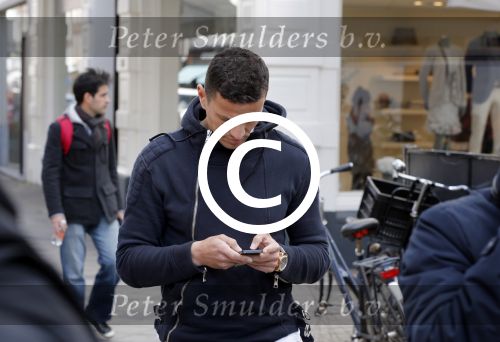 Amsterdam 13 april 2013
Khalid Boulahrouz met zijn beste vriend op de pc hooftstraat.
Peter Smulders bv