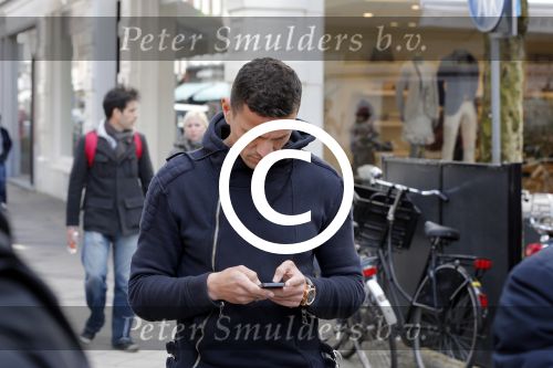 Amsterdam 13 april 2013
Khalid Boulahrouz met zijn beste vriend op de pc hooftstraat.
Peter Smulders bv
