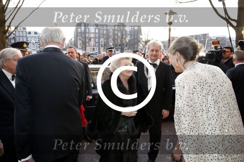 Amsterdam 3 april 2013
Koningin Beatrix bij het 125 jarig bestaan van carre. Directrice Madeleine van der Zwaan van Carre
Peter Smulders bv