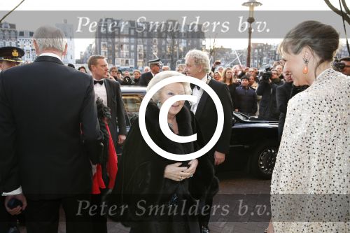 Amsterdam 3 april 2013
Koningin Beatrix bij het 125 jarig bestaan van carre. Directrice Madeleine van der Zwaan van Carre
Peter Smulders bv