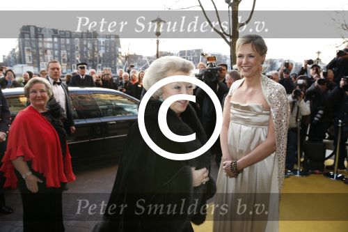 Amsterdam 3 april 2013
Koningin Beatrix bij het 125 jarig bestaan van carre. Directrice Madeleine van der Zwaan van Carre
Peter Smulders bv