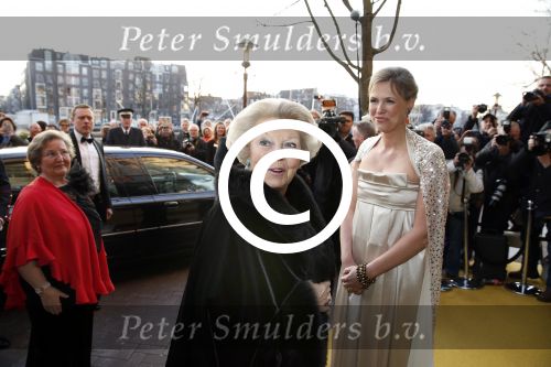 Amsterdam 3 april 2013
Koningin Beatrix bij het 125 jarig bestaan van carre. Directrice Madeleine van der Zwaan van Carre
Peter Smulders bv