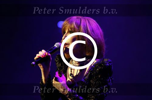 Amsterdam 2 april 2013
Liesbeth List krijgt uit handen van Mies Bouwman de radio Nostalgia ouvre award in het nieuwe de la mar theater.
Peter Smulders bv