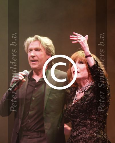 Amsterdam 2 april 2013
Liesbeth List krijgt uit handen van Mies Bouwman de radio Nostalgia ouvre award in het nieuwe de la mar theater. Frank Boeijen
Peter Smulders bv