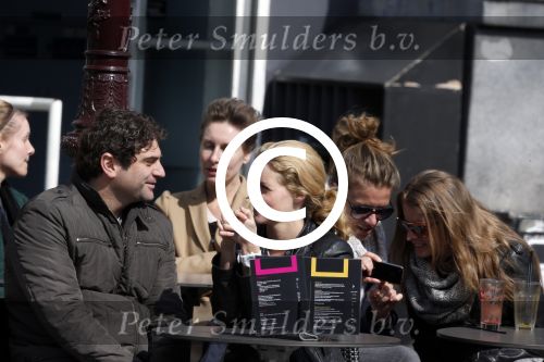 Amsterdam 7 april 2013
Liza Sips op een terras met haar nieuwe vriend Ralph Manheim.
Peter Smulders bv