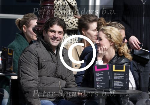 Amsterdam 7 april 2013
Liza Sips op een terras met haar nieuwe vriend Ralph Manheim.
Peter Smulders bv