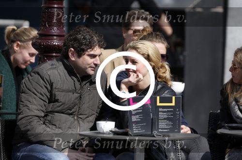 Amsterdam 7 april 2013
Liza Sips op een terras met haar nieuwe vriend Ralph Manheim.
Peter Smulders bv
