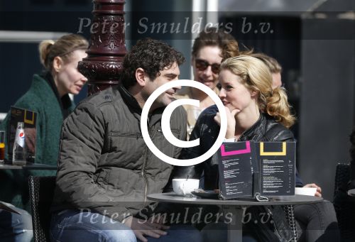 Amsterdam 7 april 2013
Liza Sips op een terras met haar nieuwe vriend Ralph Manheim.
Peter Smulders bv