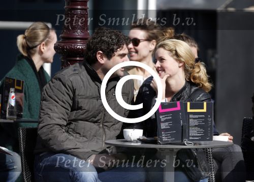 Amsterdam 7 april 2013
Liza Sips op een terras met haar nieuwe vriend Ralph Manheim.
Peter Smulders bv
