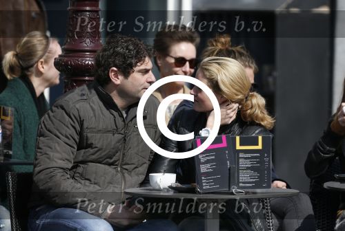 Amsterdam 7 april 2013
Liza Sips op een terras met haar nieuwe vriend Ralph Manheim.
Peter Smulders bv