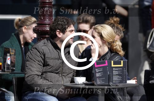 Amsterdam 7 april 2013
Liza Sips op een terras met haar nieuwe vriend Ralph Manheim.
Peter Smulders bv