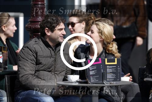 Amsterdam 7 april 2013
Liza Sips op een terras met haar nieuwe vriend Ralph Manheim.
Peter Smulders bv