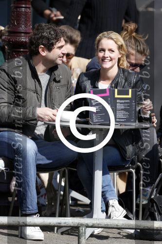 Amsterdam 7 april 2013
Liza Sips op een terras met haar nieuwe vriend Ralph Manheim.
Peter Smulders bv