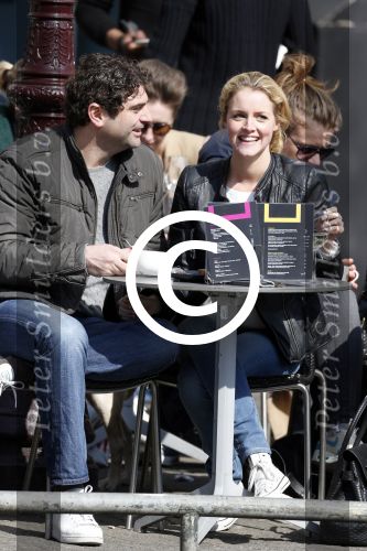 Amsterdam 7 april 2013
Liza Sips op een terras met haar nieuwe vriend Ralph Manheim.
Peter Smulders bv