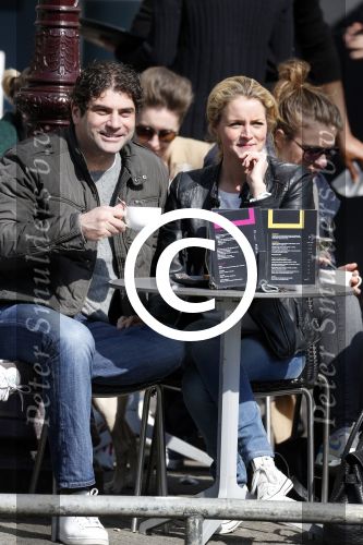 Amsterdam 7 april 2013
Liza Sips op een terras met haar nieuwe vriend Ralph Manheim.
Peter Smulders bv