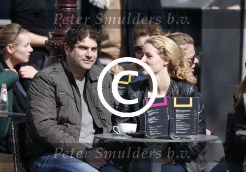 Amsterdam 7 april 2013
Liza Sips op een terras met haar nieuwe vriend Ralph Manheim.
Peter Smulders bv
