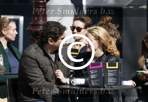 Amsterdam 7 april 2013
Liza Sips op een terras met haar nieuwe vriend Ralph Manheim.
Peter Smulders bv