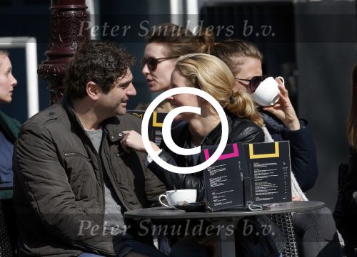 Amsterdam 7 april 2013
Liza Sips op een terras met haar nieuwe vriend Ralph Manheim.
Peter Smulders bv
