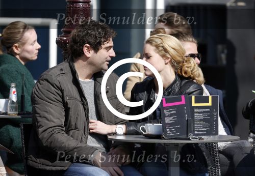 Amsterdam 7 april 2013
Liza Sips op een terras met haar nieuwe vriend Ralph Manheim.
Peter Smulders bv