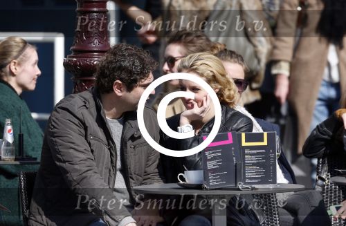 Amsterdam 7 april 2013
Liza Sips op een terras met haar nieuwe vriend Ralph Manheim.
Peter Smulders bv