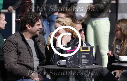 Amsterdam 7 april 2013
Liza Sips op een terras met haar nieuwe vriend Ralph Manheim.
Peter Smulders bv