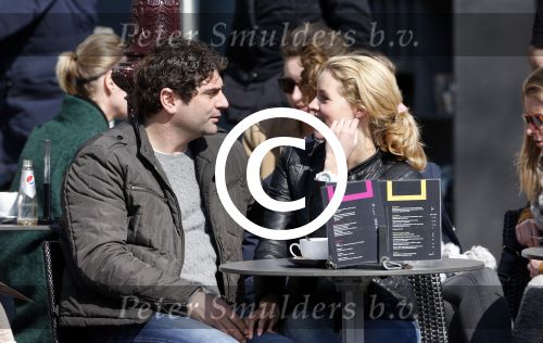 Amsterdam 7 april 2013
Liza Sips op een terras met haar nieuwe vriend Ralph Manheim.
Peter Smulders bv
