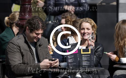 Amsterdam 7 april 2013
Liza Sips op een terras met haar nieuwe vriend Ralph Manheim.
Peter Smulders bv