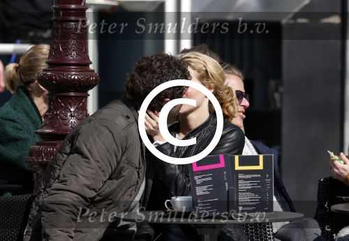 Amsterdam 7 april 2013
Liza Sips op een terras met haar nieuwe vriend Ralph Manheim.
Peter Smulders bv