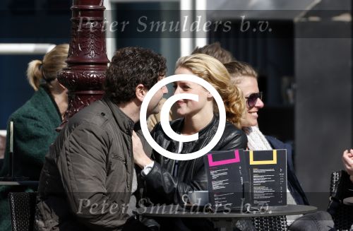 Amsterdam 7 april 2013
Liza Sips op een terras met haar nieuwe vriend Ralph Manheim.
Peter Smulders bv