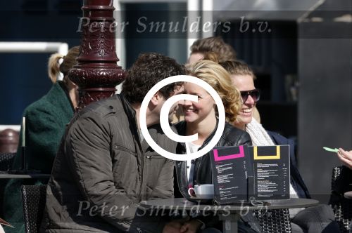 Amsterdam 7 april 2013
Liza Sips op een terras met haar nieuwe vriend Ralph Manheim.
Peter Smulders bv