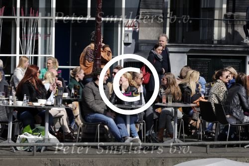 Amsterdam 7 april 2013
Liza Sips op een terras met haar nieuwe vriend Ralph Manheim.
Peter Smulders bv