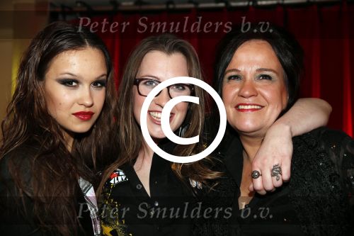 Amsterdam 4 april 2013
Modeshow en presentatie t shirts ontworpen door Lola Brood in Paradiso. Lola met zus Holly en moeder Xandra
Peter Smulders bv