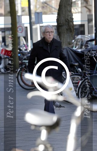 Amsterdam 5 april 2013
Louis v Dijk doet boodschappen op de cornelis schuytstraat.
Peter Smulders bv