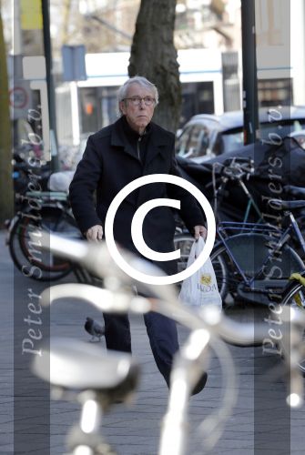 Amsterdam 5 april 2013
Louis v Dijk doet boodschappen op de cornelis schuytstraat.
Peter Smulders bv