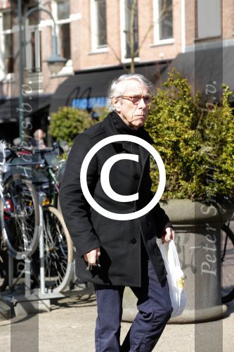 Amsterdam 5 april 2013
Louis v Dijk doet boodschappen op de cornelis schuytstraat.
Peter Smulders bv
