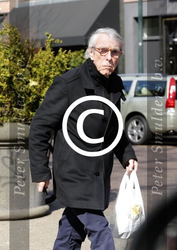 Amsterdam 5 april 2013
Louis v Dijk doet boodschappen op de cornelis schuytstraat.
Peter Smulders bv