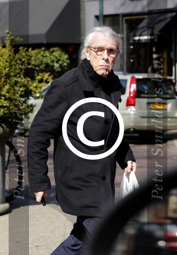 Amsterdam 5 april 2013
Louis v Dijk doet boodschappen op de cornelis schuytstraat.
Peter Smulders bv
